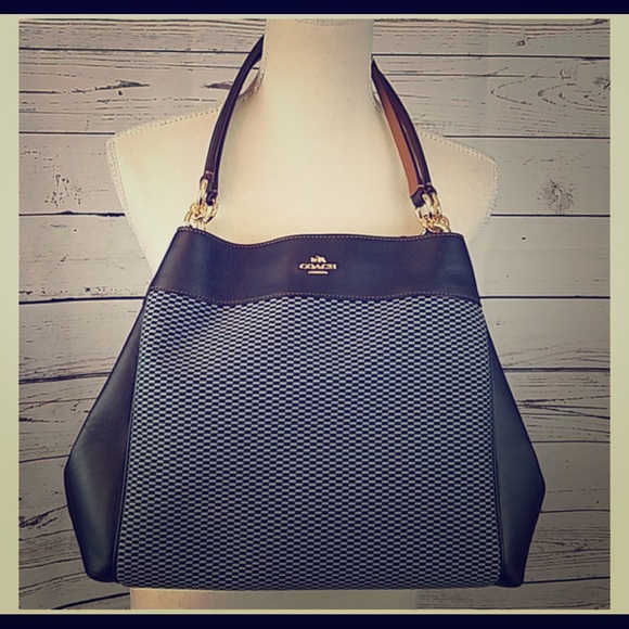 Coach Handbags - 🔥Coach Lexy Jacquard Shoulder Bag🔥